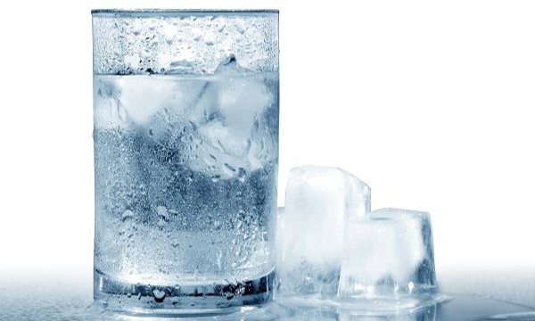 Tránh uống nước lạnh sau khi sinh
